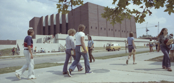 Students outside Bone Student Center 1973