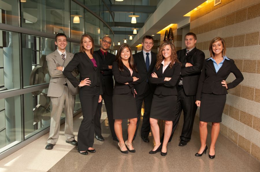 Professional dress tips help students succeed in the workplace - News -  Illinois State