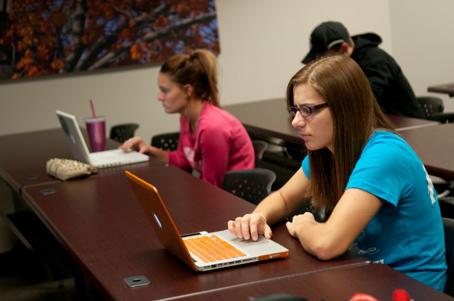 Students use wireless laptop