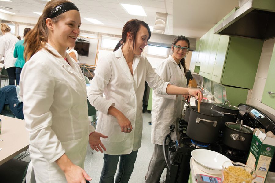 Food, nutrition and dietetics majors working in Turner Hall