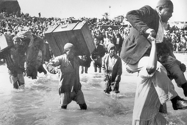 Image of Palestinian deportation in 1948 from UNRWA.