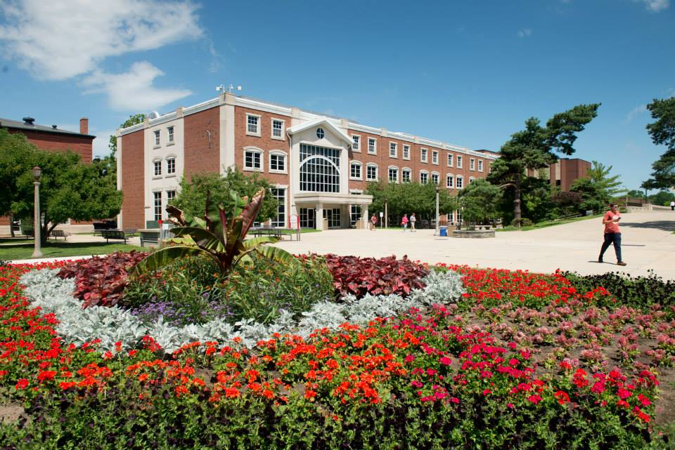 image of The Illinois State University Quad in summer