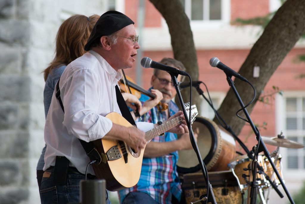 image of the Roundstone Buskers