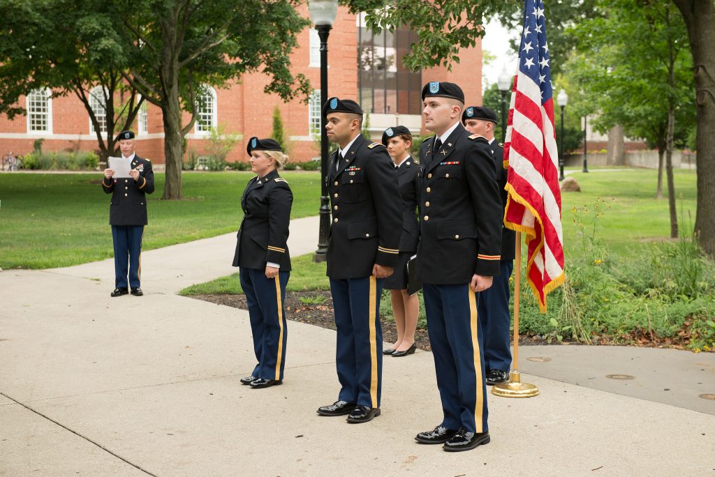 image fo Students from the 2016 ROTC commissioning at Illinois State University