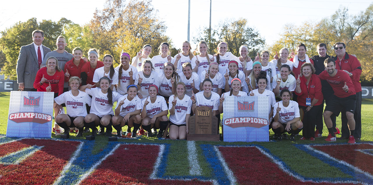 Redbird women's soccer team posing with Larry and Marlene Dietz and Larry Lyons