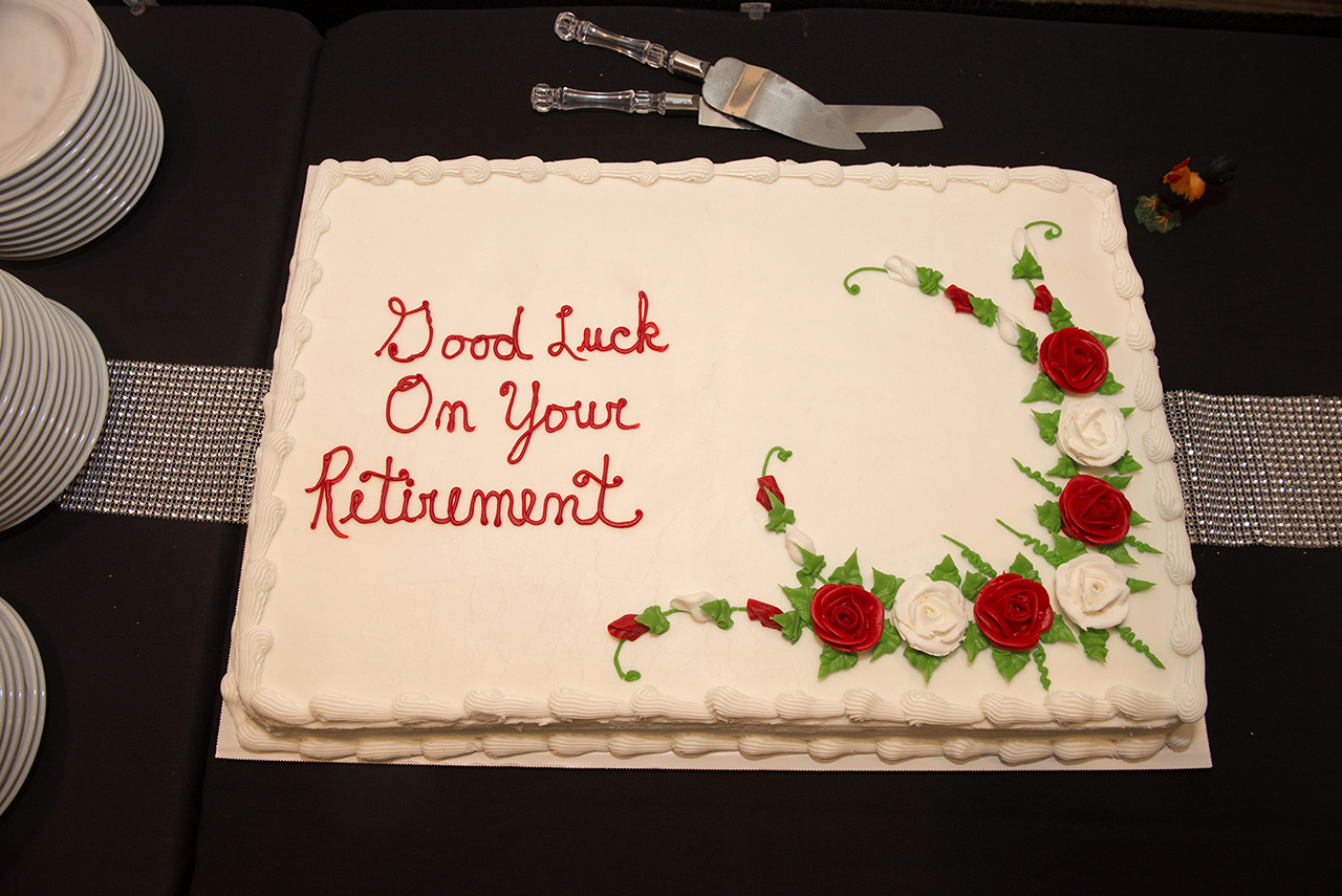 image of a retirement cake