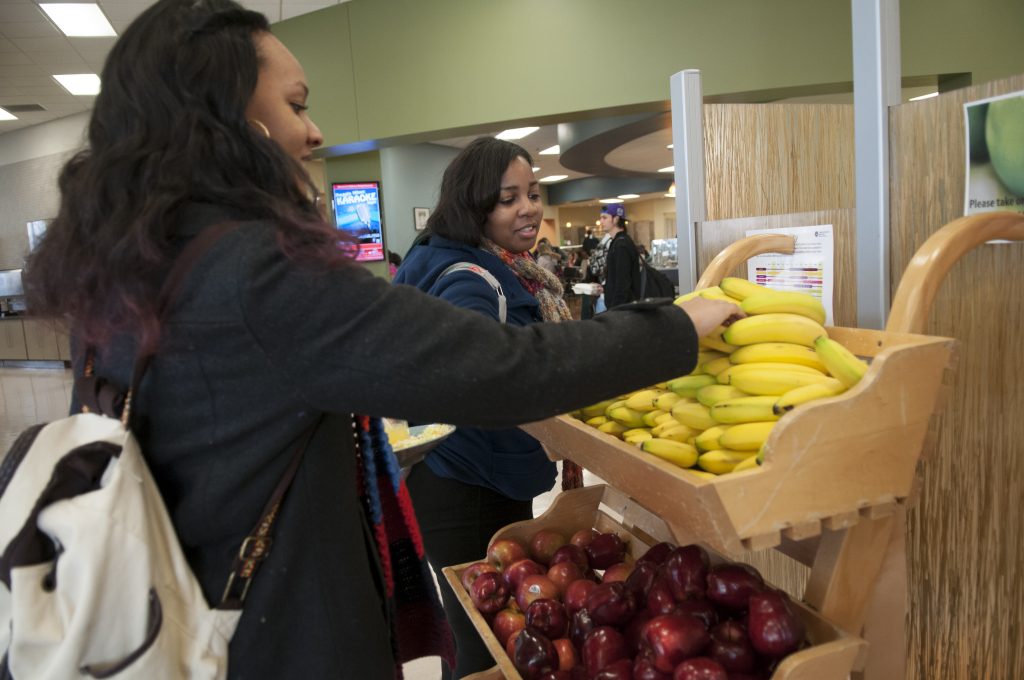 Students pick out fruit in Watterson Dining Commons.