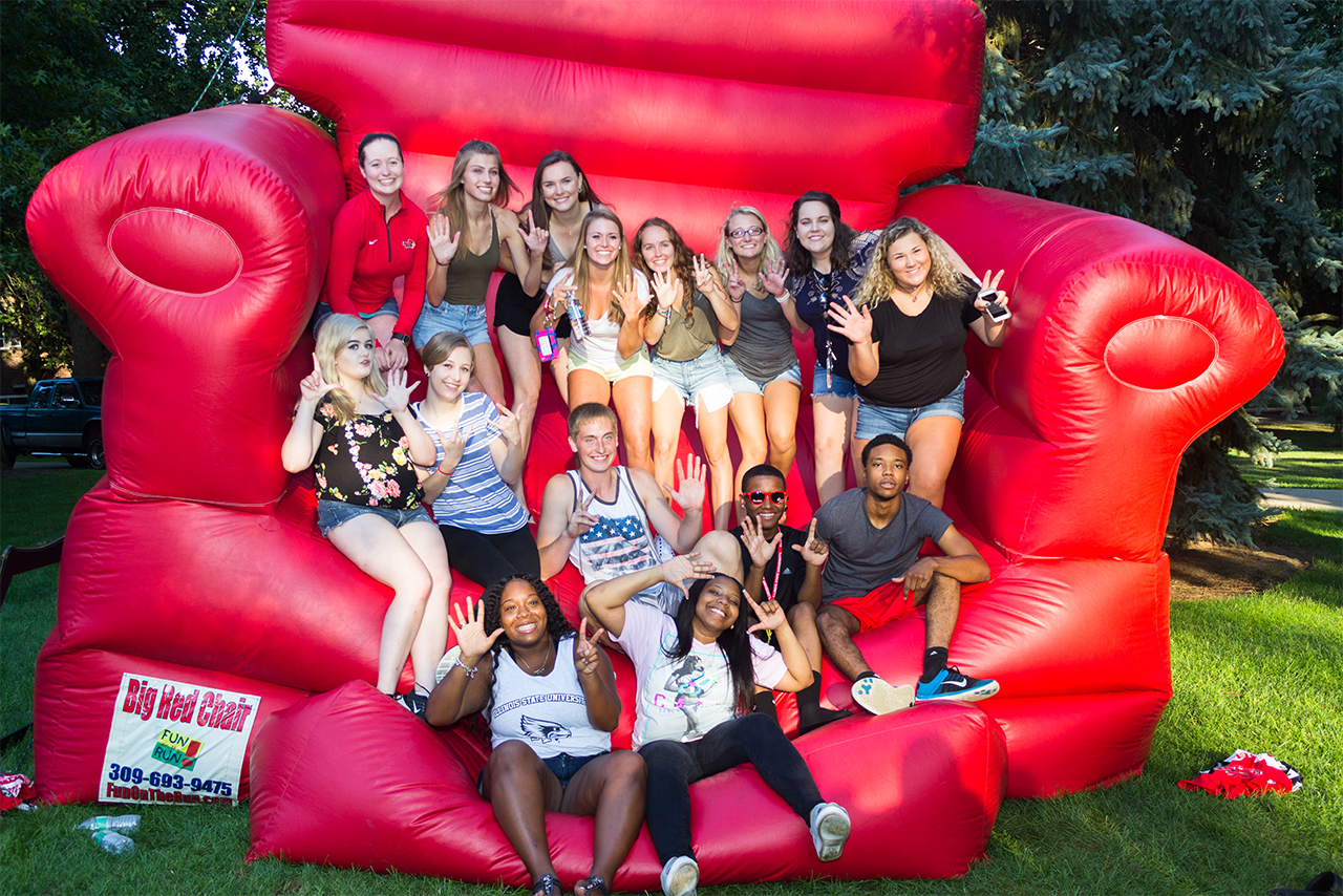 Students in big red chair at Welcome Week 2017.