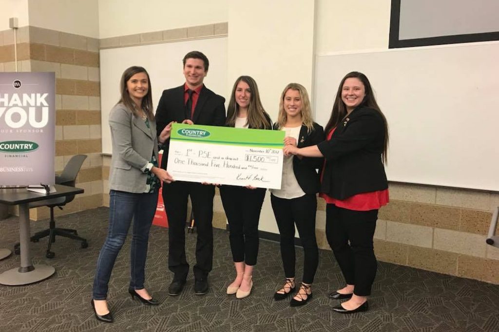 Sarah Frazen (left), senior community relations analyst for COUNTRY Financial, with the first-place team: Ryan Robert, Allison Kostopoulos, Ashley Cassens, and Taylor Lovett.