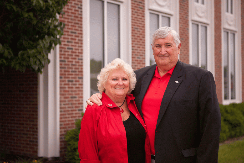 Ken and Debbie Glover standing outside the Illinois State Alumni Center.