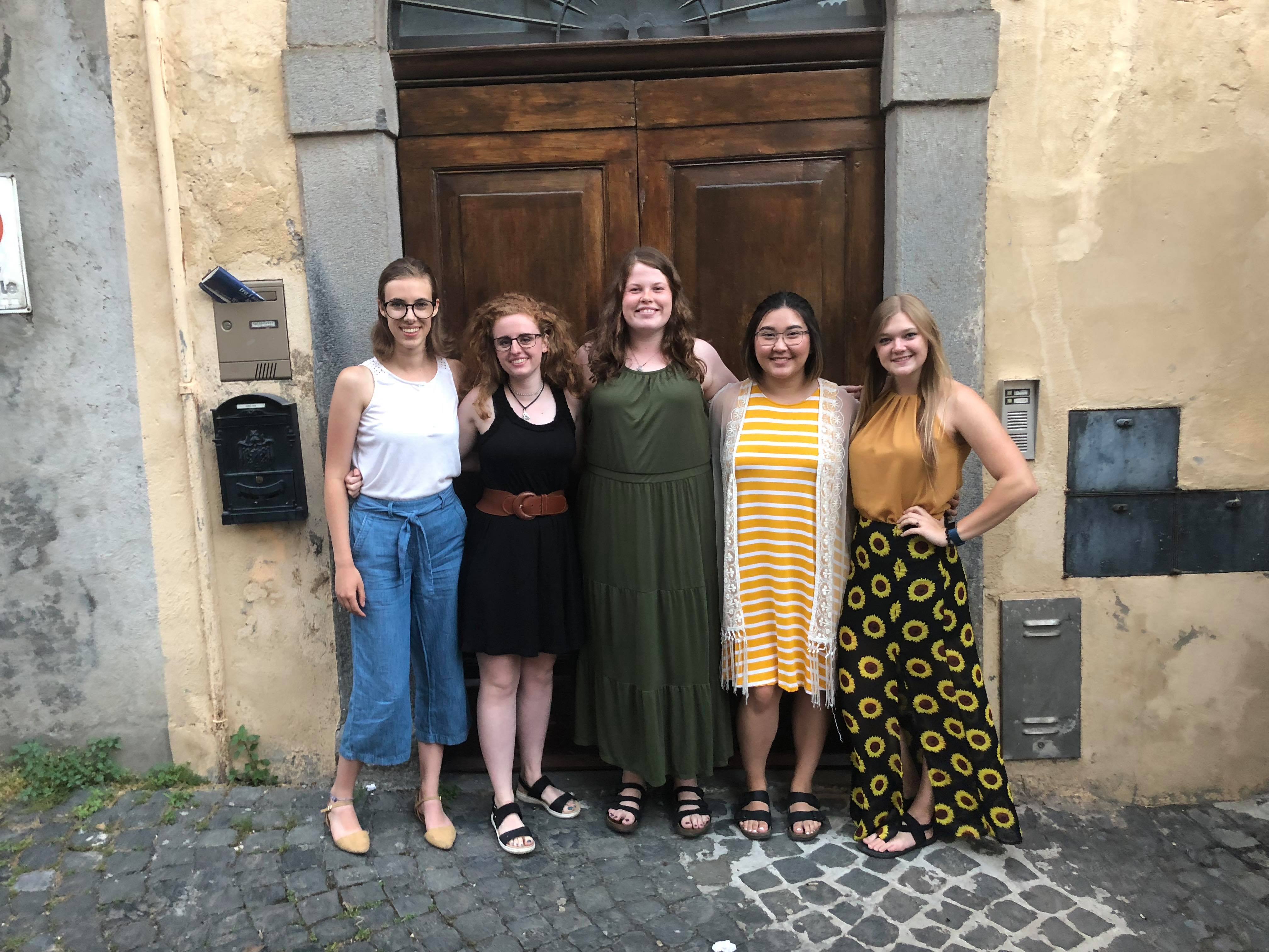 Group of 5 ISU students standing in alley in Orvieto, Italy