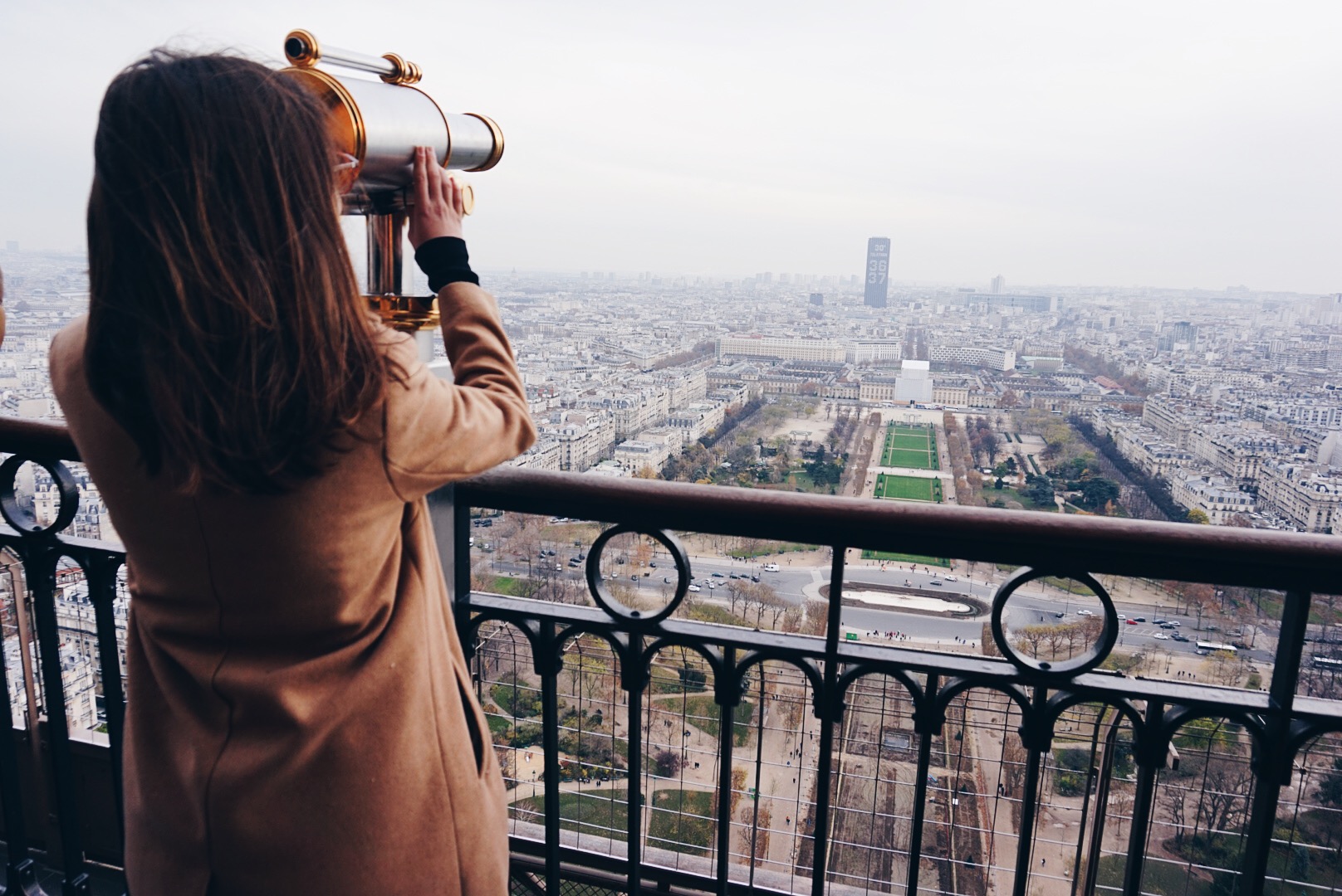 Student looks through viewfinder in Paris