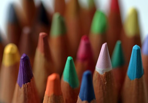 Rows of coloring pencils