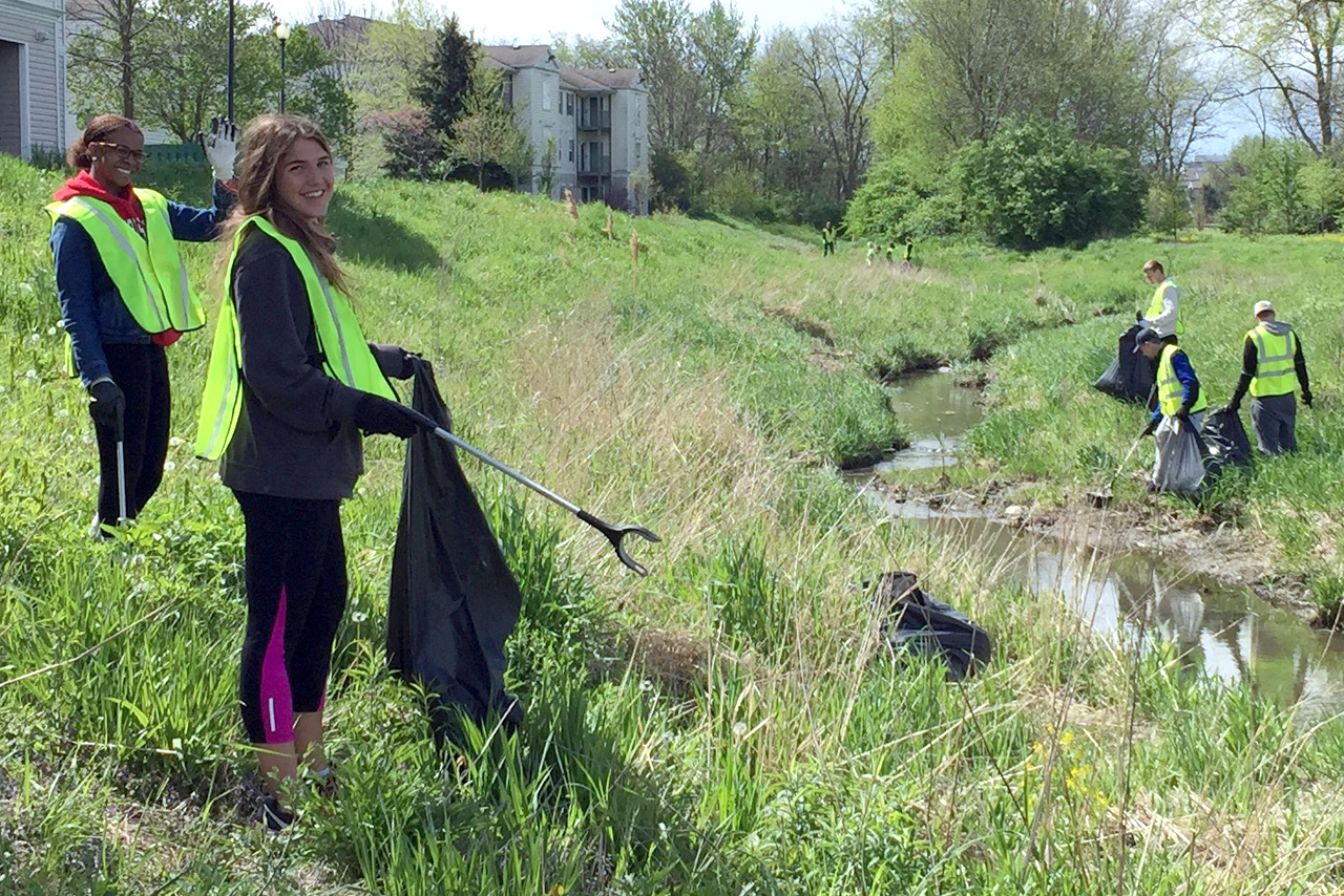 Students cleaning up a waterway