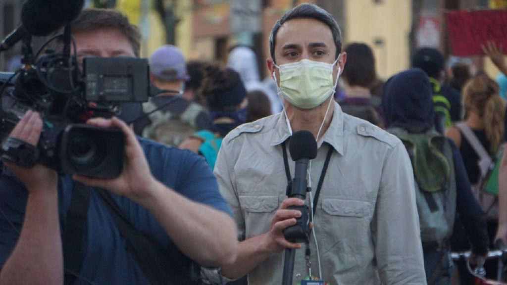 Man reporting with face mask
