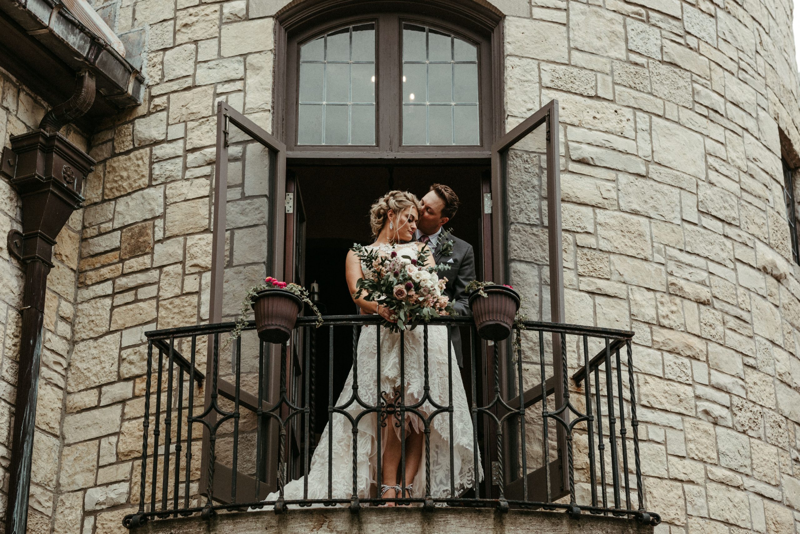 Couple married at Ewing Manor