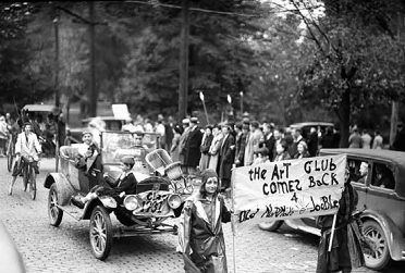 Illinois State University's homecoming parade in 1931.