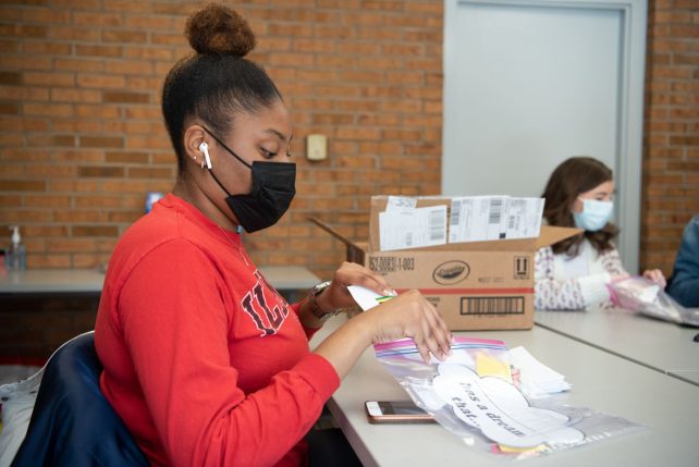 Illinois State students made a #RedbirdImpact at the Dr. Martin Luther King Jr. Day of Service event held January 21 at the Center for Civic Engagement. Students put together “I Have A Dream” cloud craft kits for children at the YWCA.