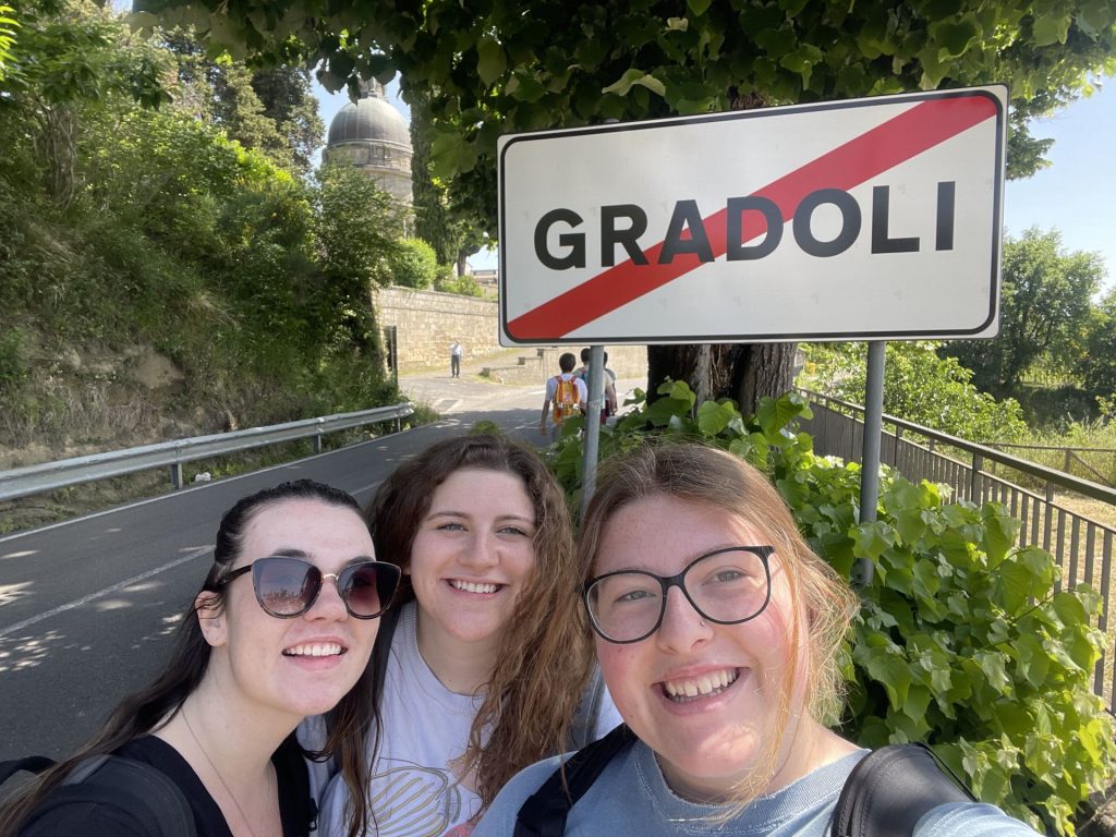 Brooke Lindell with two friends in Gradoli.