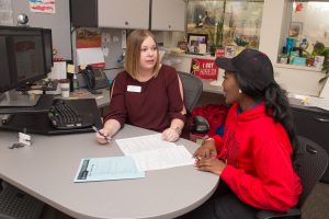 Illinois State talks with advisor at Career Center